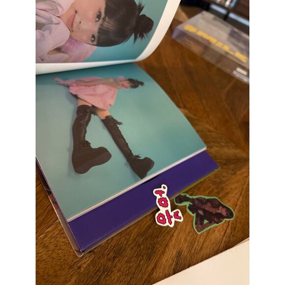 Smiley CD/book/poster/stickers special edition CD 2022 - Picture 5 of 5